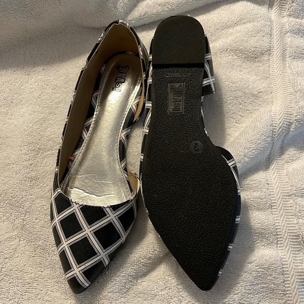 Brash, size 9, black and white leather type, EUC